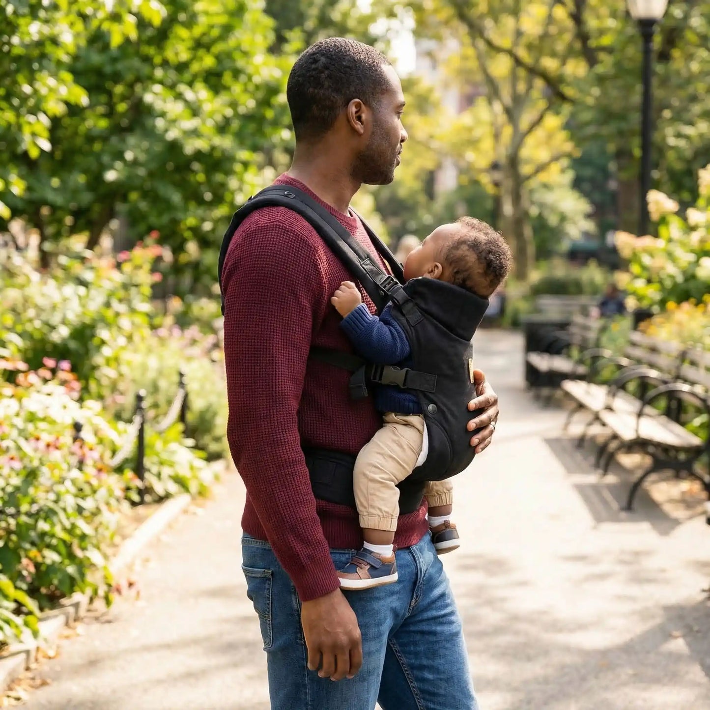 Belle promenade au parc avec porte bebe dorsaux