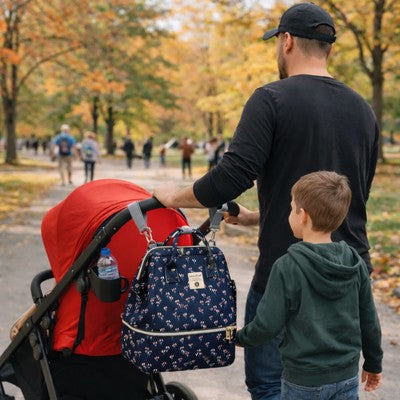 Une promenade les mains libres avec notre sac a dos pour bébé qui s'accroche à votre poussette