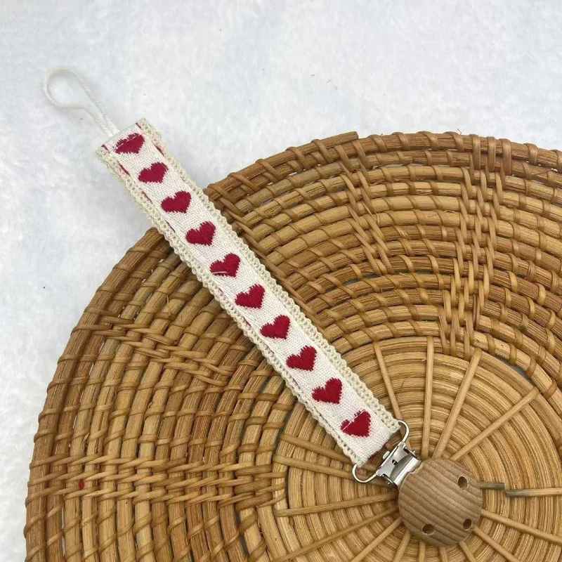 attache suce Attache Tendresse motifs cœurs rouge sur fond blanc