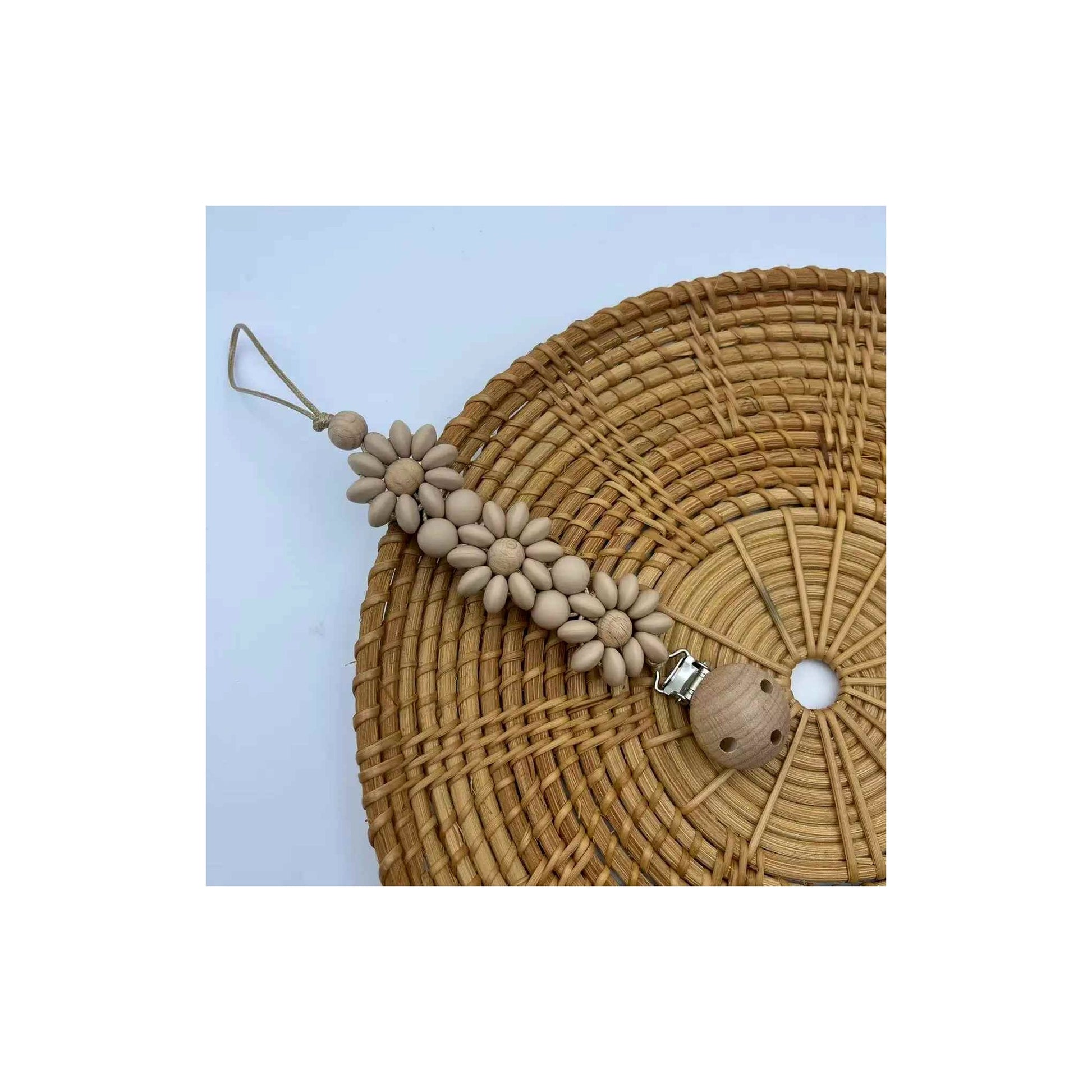 Attache tétine d'une couleur brun tendre