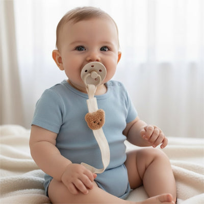 Notre attache tetine qui évite les chutes de sucette