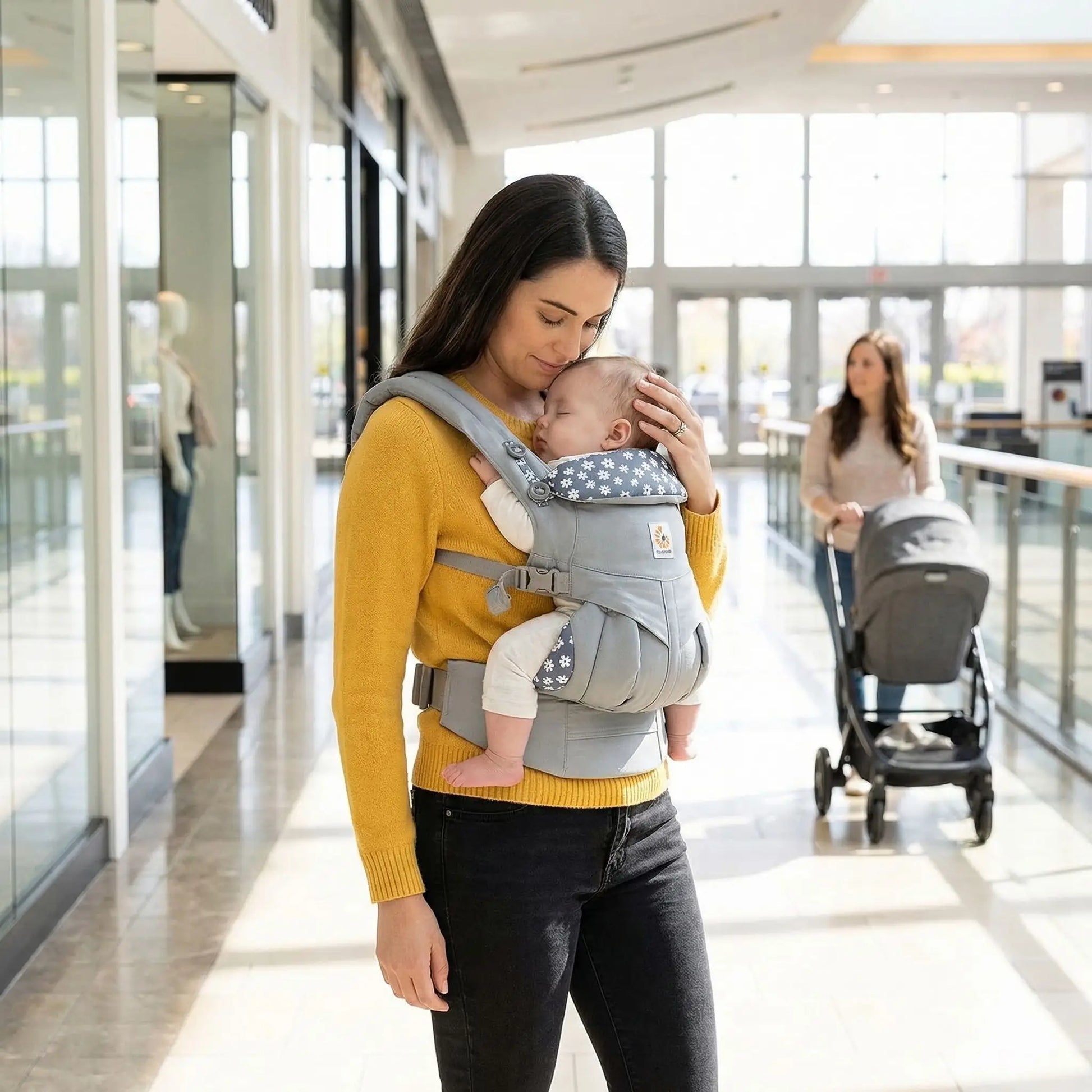 Bébé bien collé à votre coeur dans  porte bebe physiologique