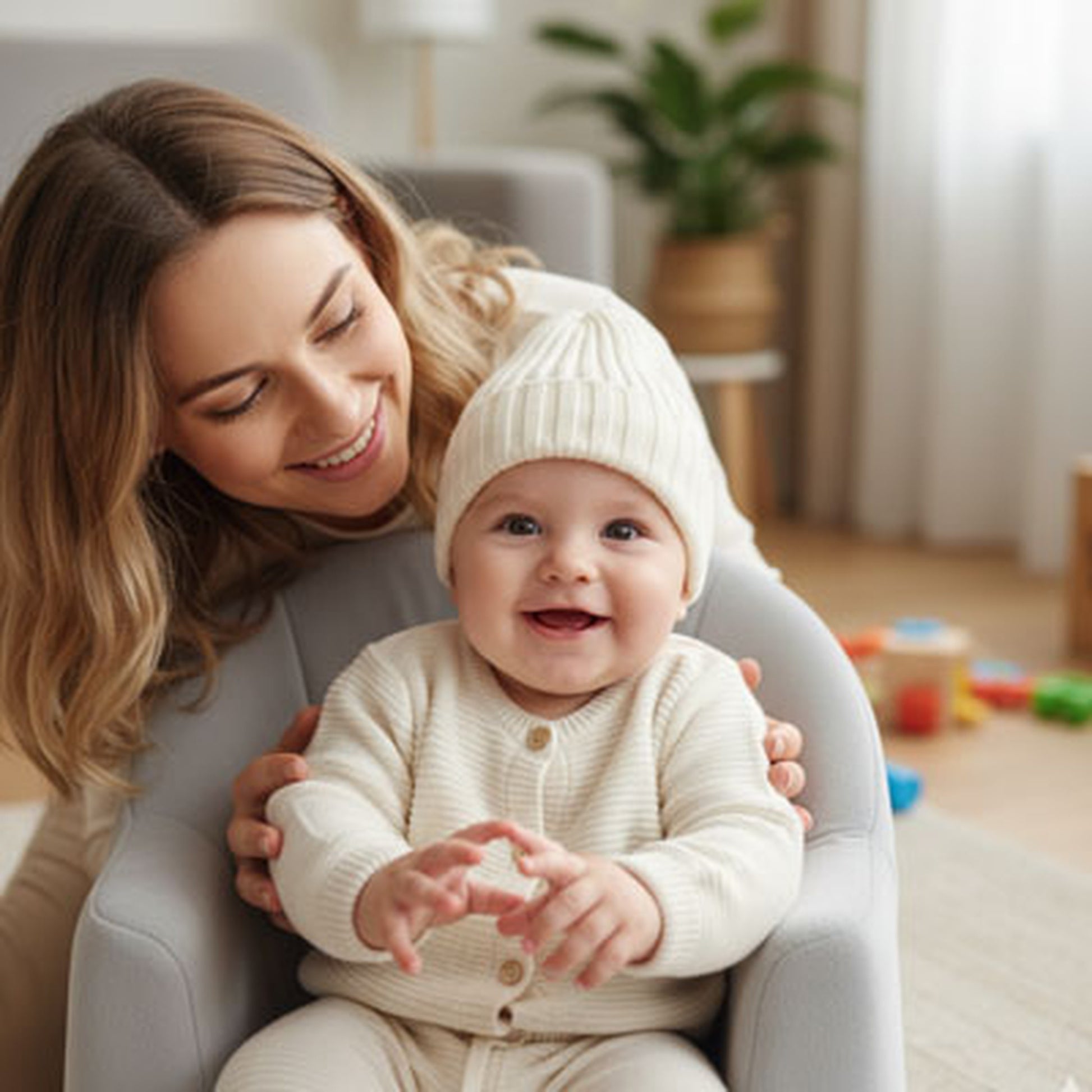 bonnet bebe au tricot blanc mignon