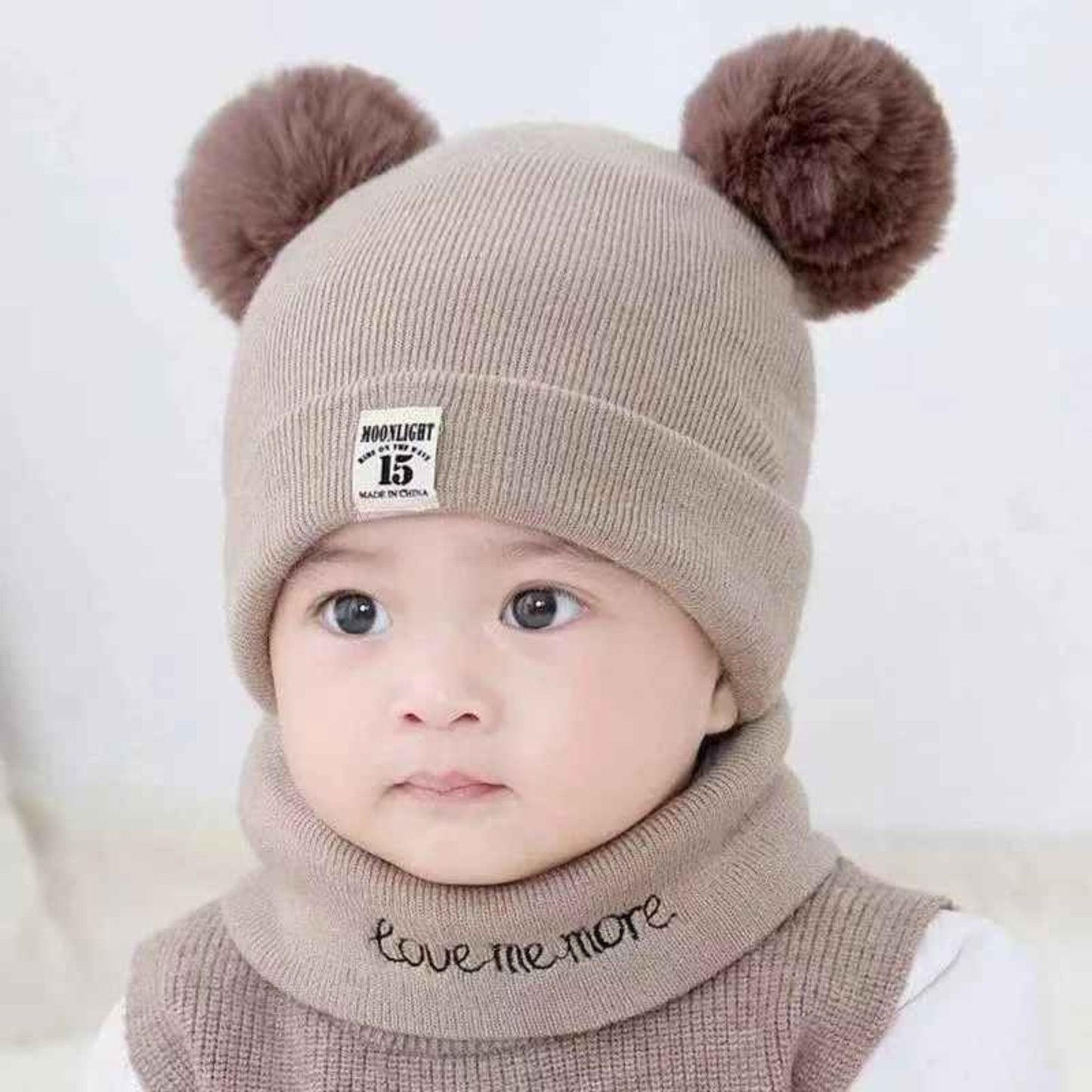 bonnet bebe beige aux ravissants pompons