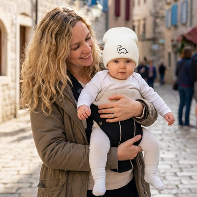 bonnet bebe blanc avec broderie minimaliste de dino