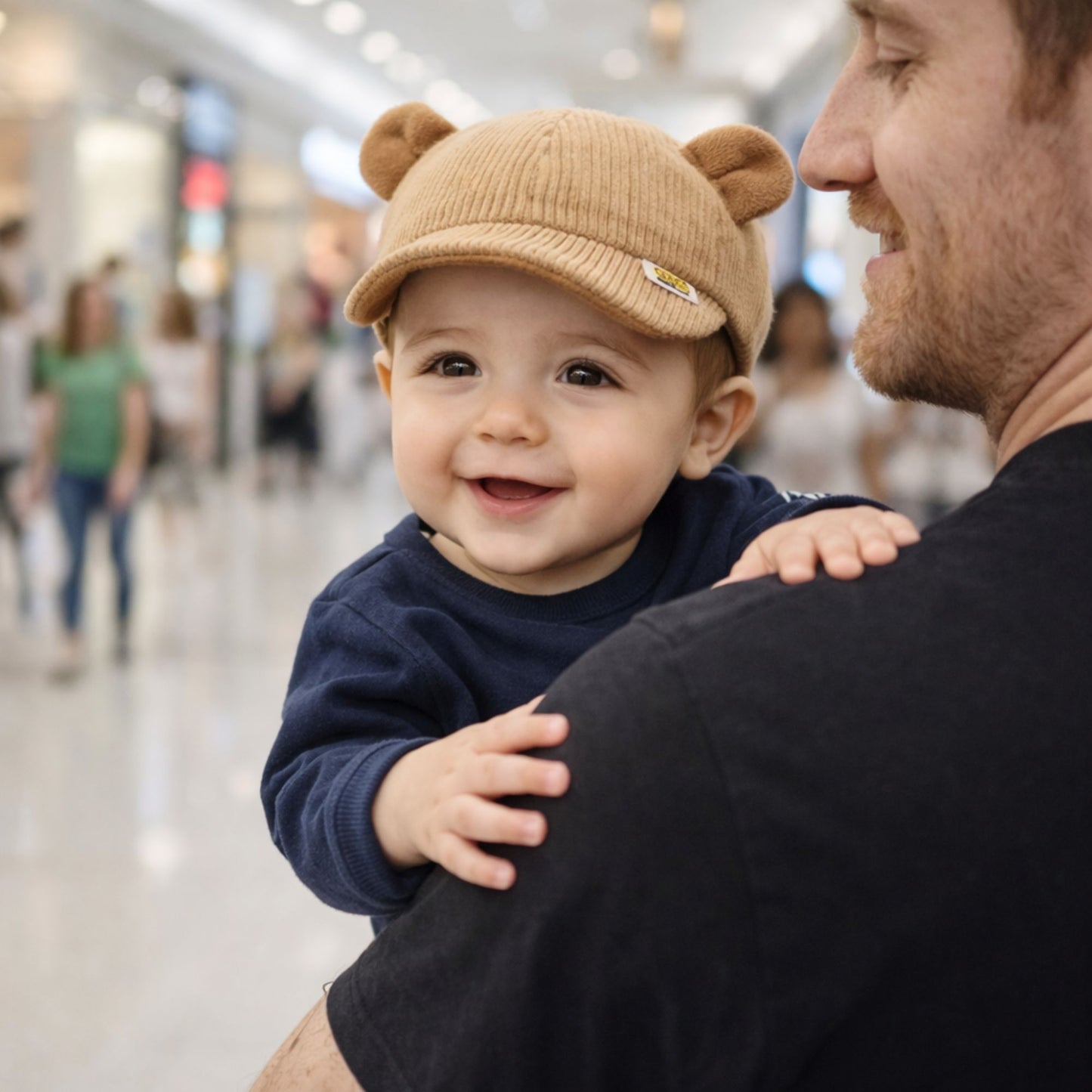 chapeau bebe Timo complicité avec papa