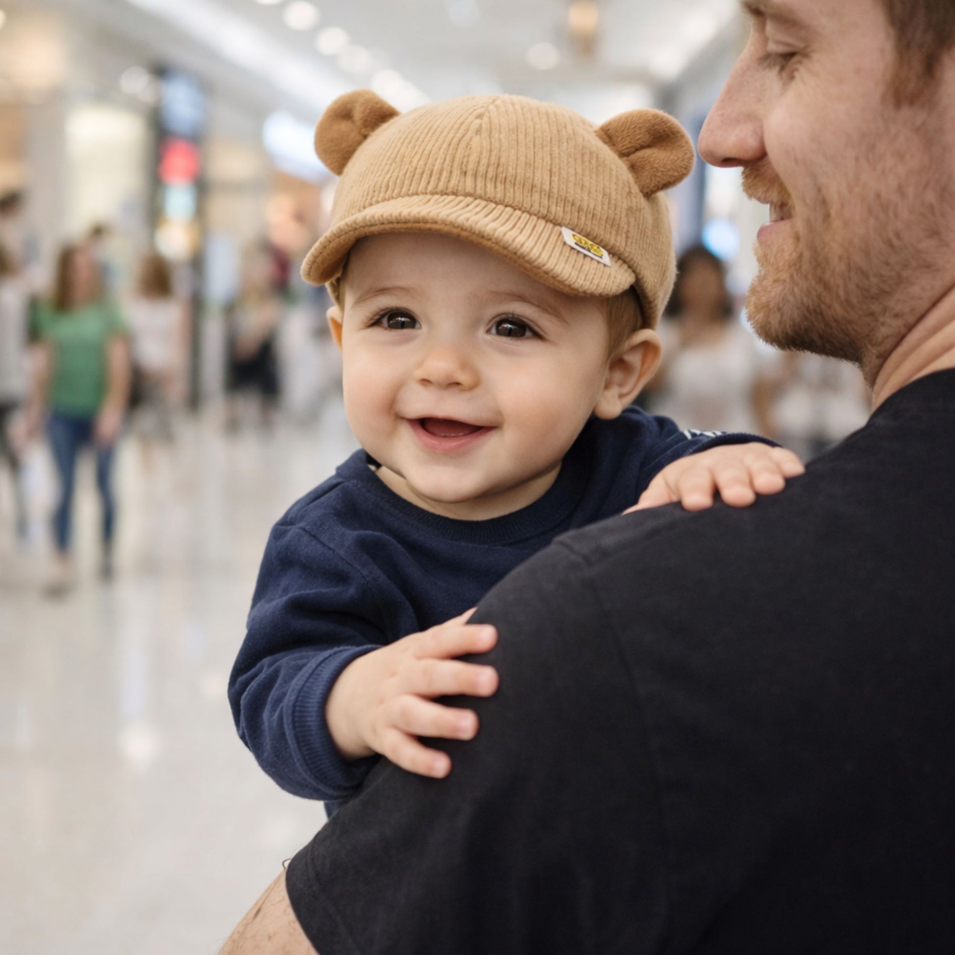 chapeau bebe Timo complicité avec papa