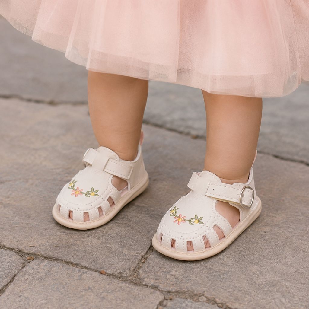 chaussure bebe fille Mimi blanche fermée bout pied