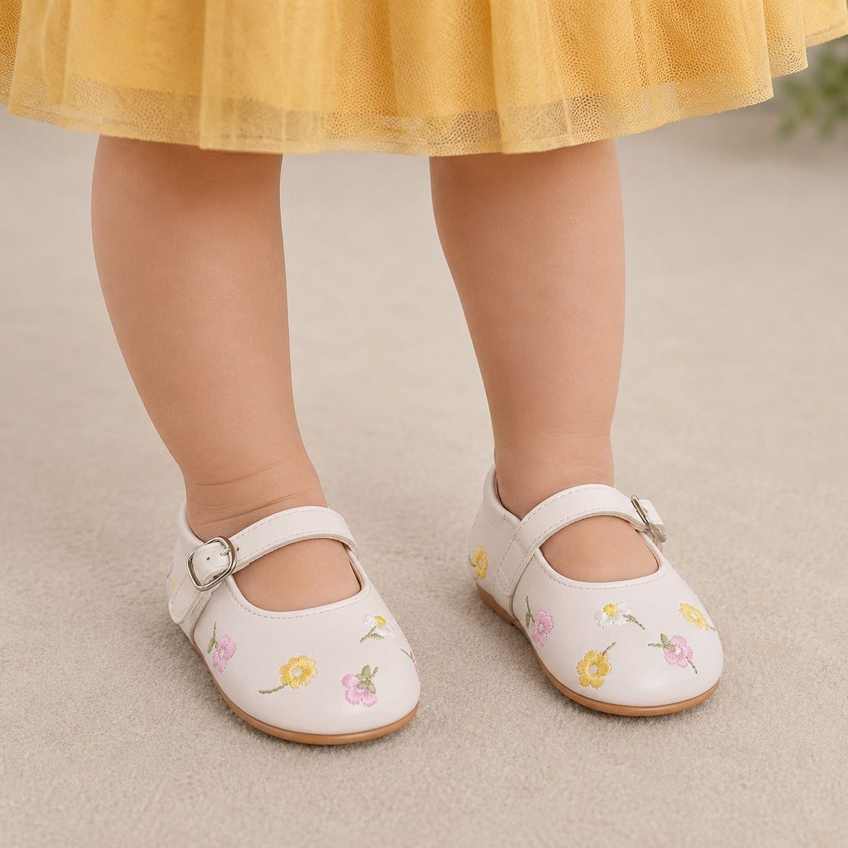 chaussure bebe fille Tipi beige motifs floraux brodés