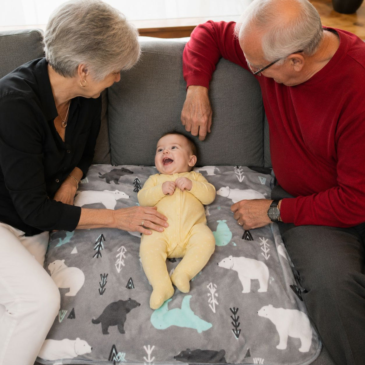 couverture emmaillotage bébé Dodo Câlin ours visite papi mamie