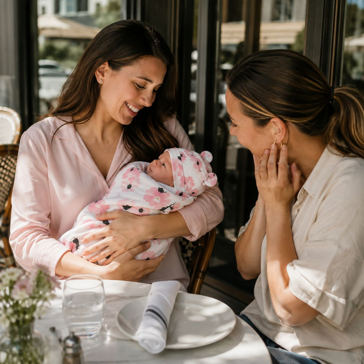 couverture emmaillotage bébé Petit Nuage rose terrasse amie