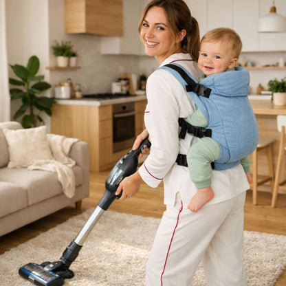 Garder bébé prêt faire tâches avec porte bebe
