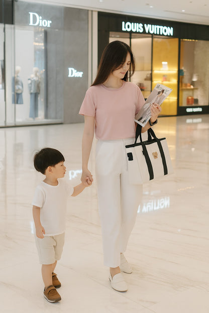 Le sac a langé évolue avec vos besoins et ceux de votre enfant. Parfait pour une sortie au centre commercial.