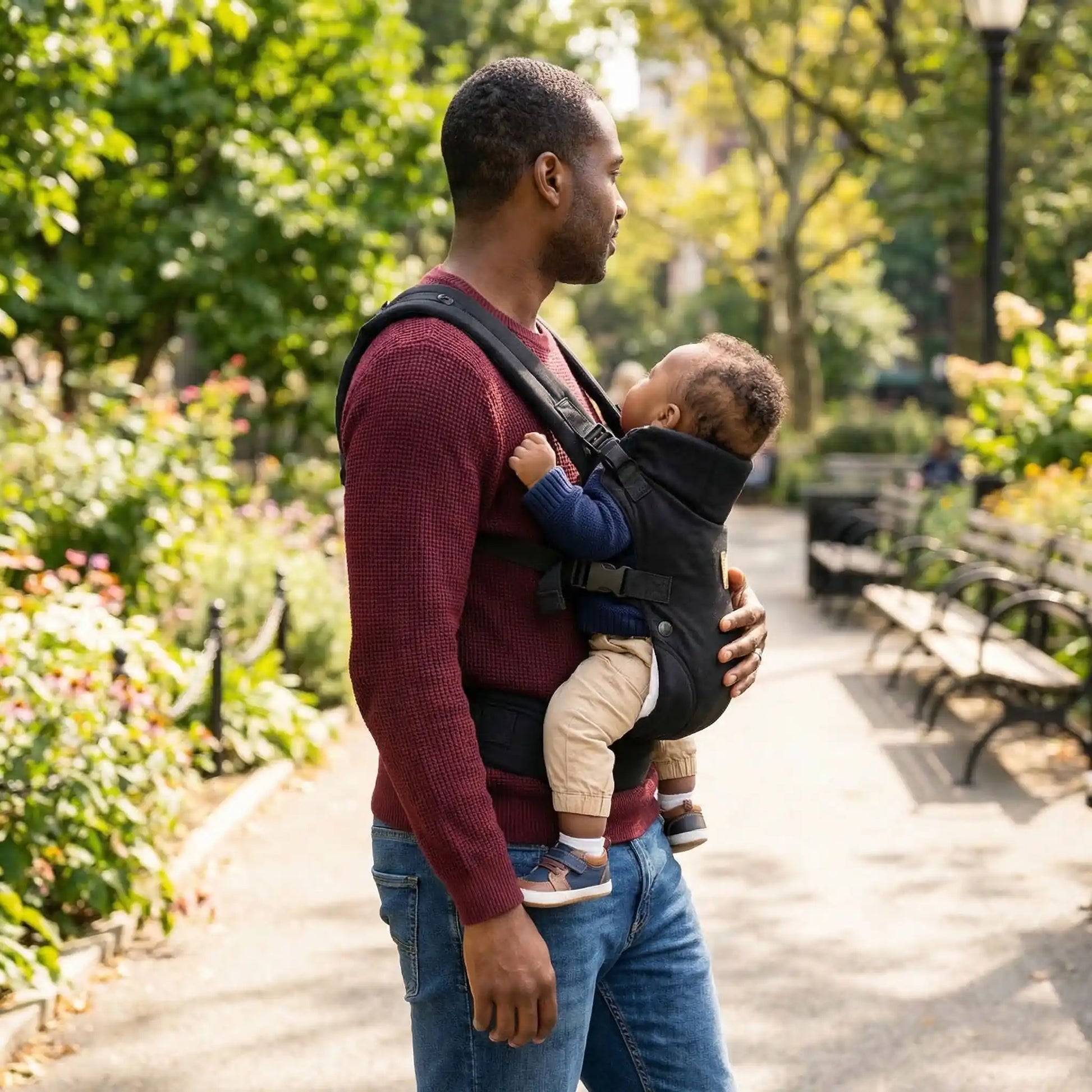 Belle promenade au parc avec porte bebe dorsaux 