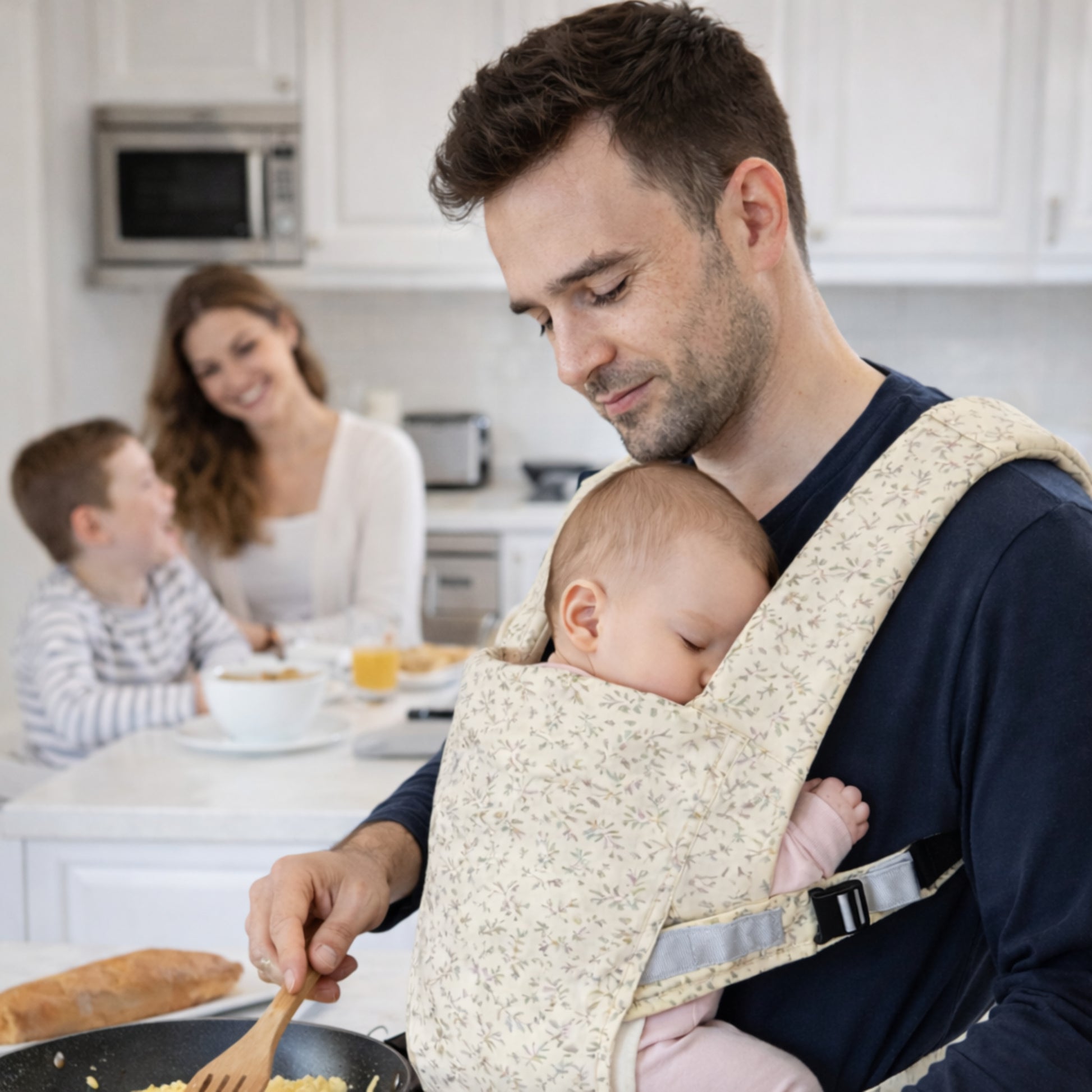 préparer déjeuner calmement porte bebe physiologique Doux Compagnon 
