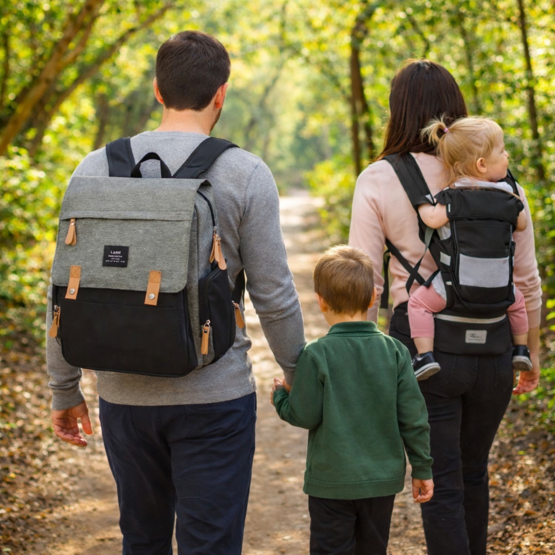 promenade familiale essentiels dans sac a dos a couche Au pluriel
