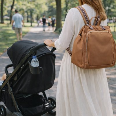 Des promenades agréables avec un sac à dos à langer léger