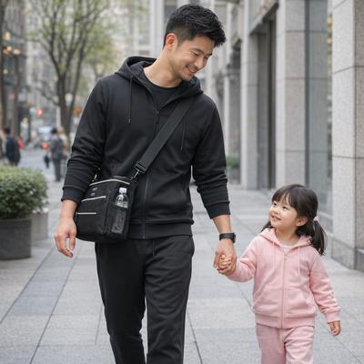 Les petites promenades en ville sont faciles et plus légères avec ce sac de maternité évolutif