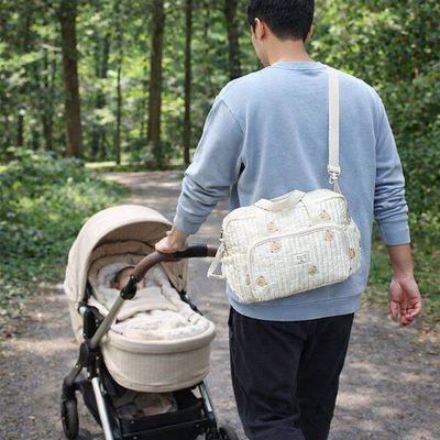 Tous les essentiels pour la promenade dans notre sac de naissance bébé