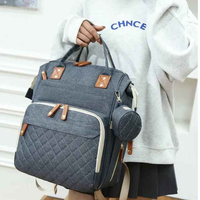 Notre sac a dos a langer bébé en couleur gris