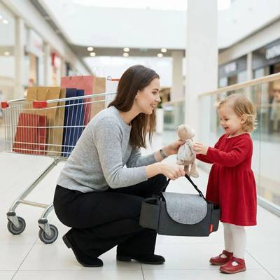 Notre sac à langer est parfait pour les essentiels de bébé lors de vos courses hebdomadaires.