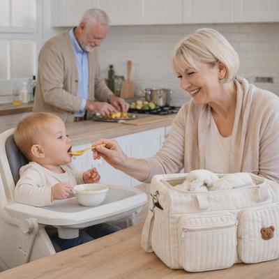 Même garder petit fils est facile avec notre sac a langer qui contient tout