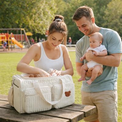 Sortie au parc avec un sac a langer léger et pratique