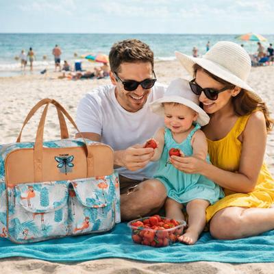 Un seul sac à langer bébé pour les besoins de la famille pour une journée à la plage